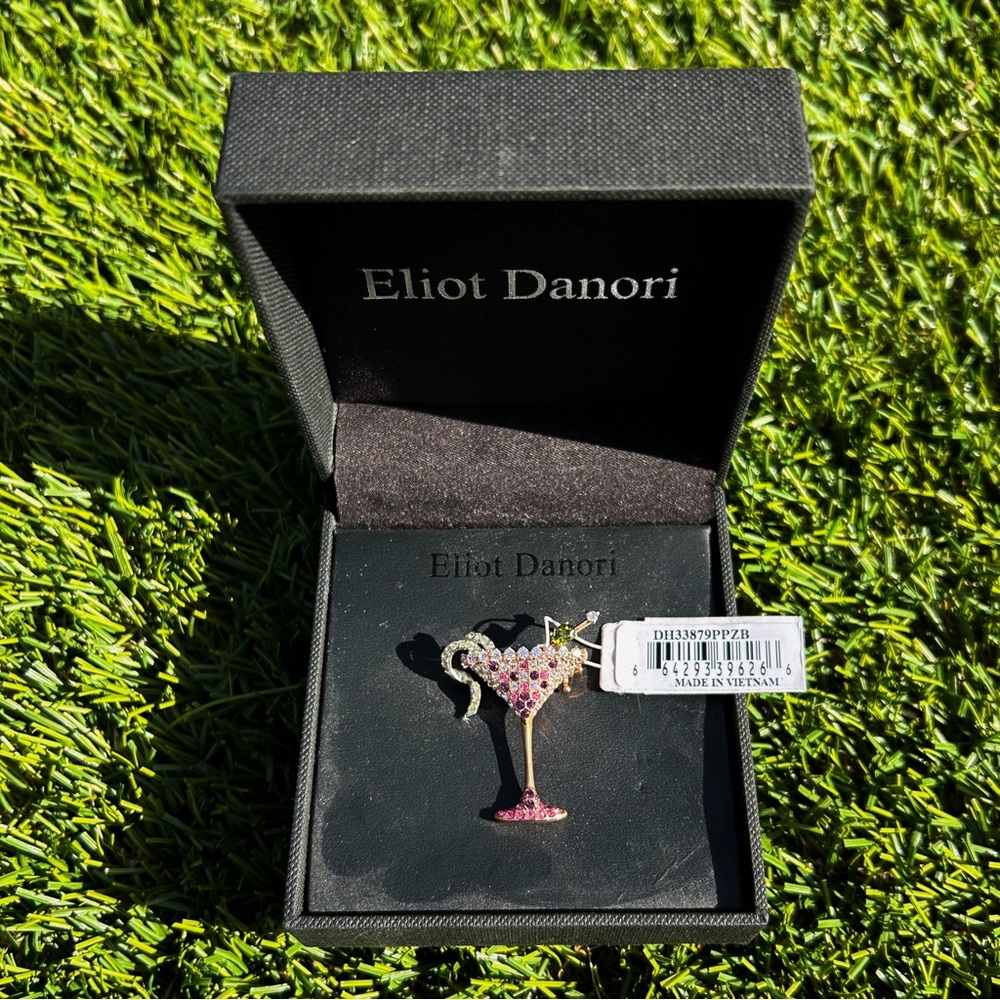 ✨NWT Cosmo Crystal Eliot Denori pin Pink and sparkly in box with original tags